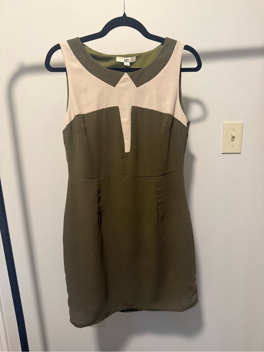 Ya Los Angeles Olive & Cream Sleeveless Shift Dress